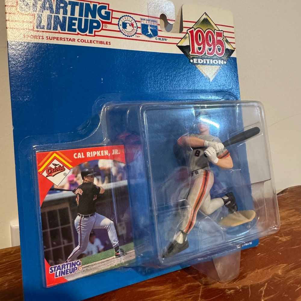 Cal Ripken Jr. Starting Lineup 1995 Edition Collectible Set - Picture 2 of 4